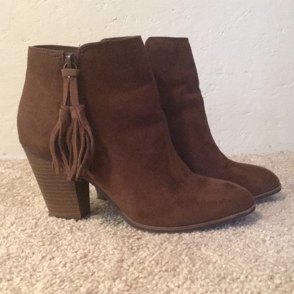 Women’s brown ankle boots with tassels size 7.5